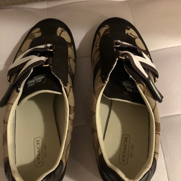 Coach Women’s Juli Signature Sneaker - Picture 4 of 7